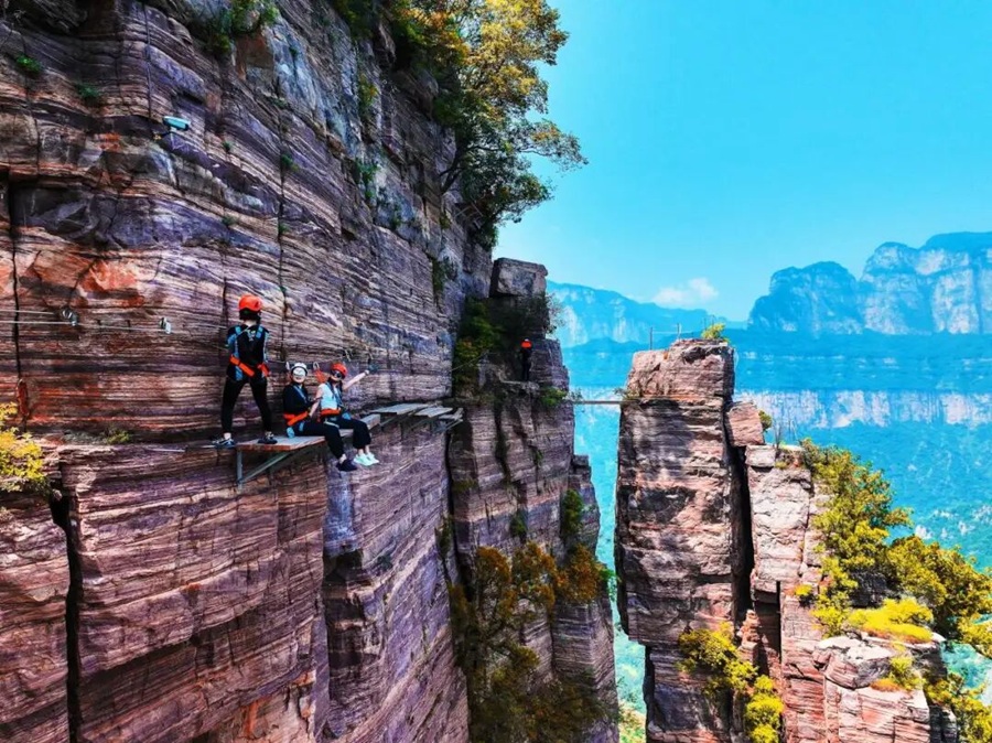 【旅游活动】 · 太行巅峰天界山1日游 · 奇遇山巅云海太行画廊极致风景。